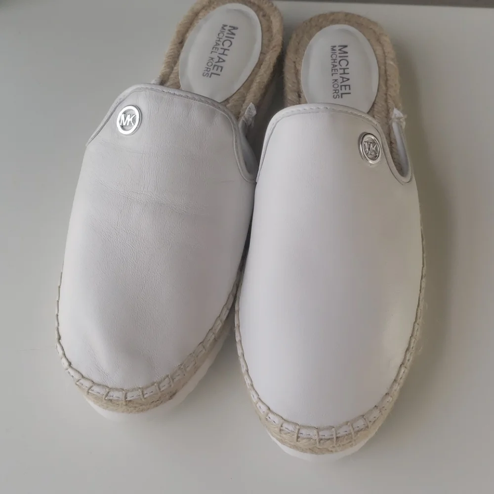 MICHAEL KORS WOMEN EMILIA SLIDE LEATHER white - Picture 8 of 9